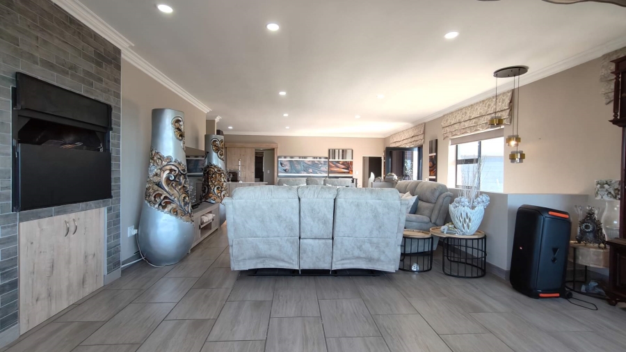 5 Bedroom Property for Sale in Island View Western Cape